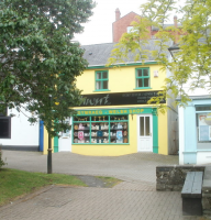T-hwnt, The Welsh Shop,