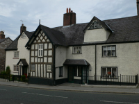 File:Town House, Ruthin