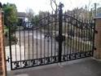Entrance gates 1 Haigh Bridge