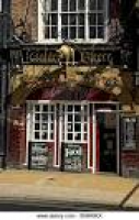 The Golden Fleece pub Pavement ...