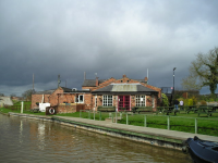 The Shady Oak Pub, Bates Mill