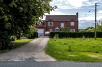 £380,000 - 4 Bedroom House for