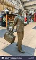 Chance Meeting" statue of entertainer Ken Dodd by sculptor Tom ...