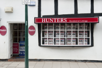 Contact Hunters Knowle
